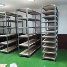 PLYWOOD CAPACITY - 200kg Per Layer