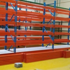 Heavy Duty Pallet Racks w/ Plywood Heavy Duty Pallet Racks w/ Plywood