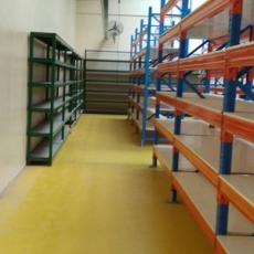 Heavy Duty Pallet Racks w/ Plywood Heavy Duty Pallet Racks w/ Plywood