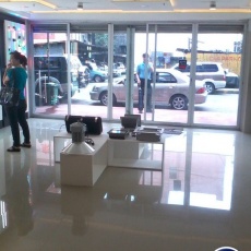 cot led showroom 10 cot led showroom 10